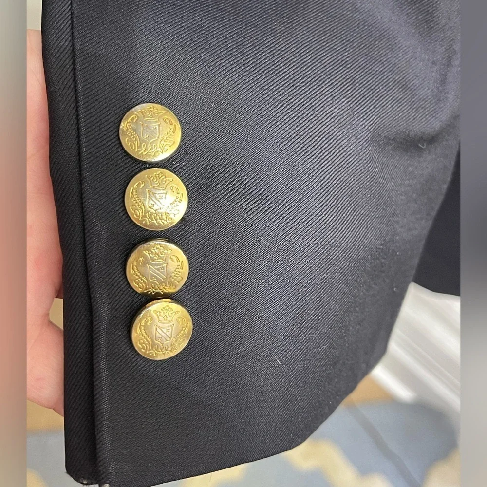Jos. A. Bank 100% wool men’s Blazer in deep navy with Gold Buttons. Size 42L